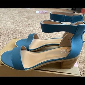 Journee Percy Blue heeled sandal size 10